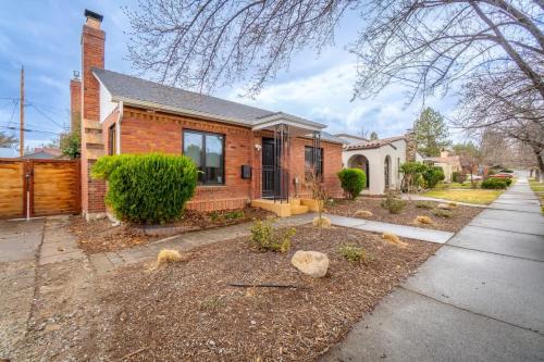 The Luxury Brick Home - image 10