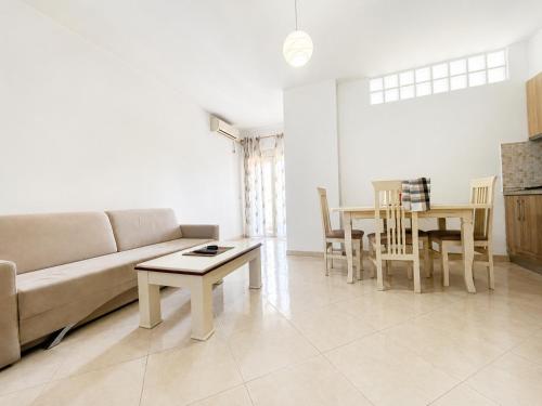 Aron's Apartment 37 - image 4