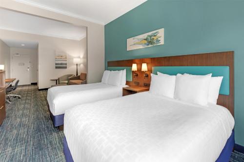 Best Western Plus Miami Airport North Hotel & Suites - image 7