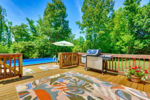Browns Summit Vacation Rental w/ Fire Pit! – khách sạn tại White Oak