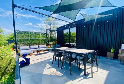 balkon/terasa, Holiday House with Panoramic View & Nordic Bath in Hautefort
