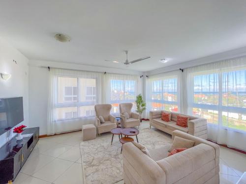 Shared lounge/TV area, Jiwe Sea View Apartments in Mombasa