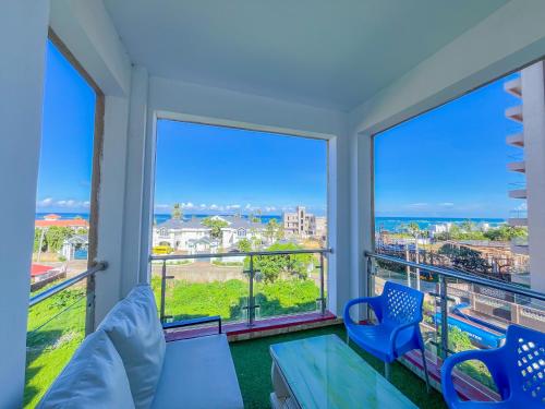 Shared lounge/TV area, Jiwe Sea View Apartments in Mombasa