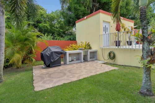 Villa Jardin - Infinity Pool and Backyard Oasis - image 12