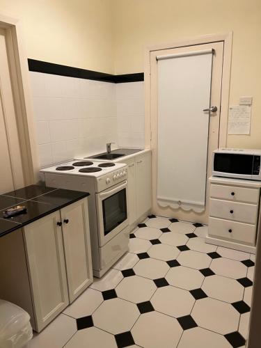 virtuve, Farm stay and red barn stay in Mirboo North