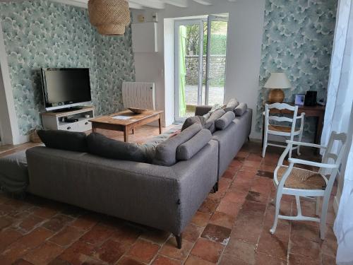 Gîte Mézières-sous-Lavardin, 4 pièces, 6 personnes - FR-1-410-333 (Maison de Village avec Jardin, Parc Prive et Box Fibre, Animaux Bienvenus, a 15 min du Mans - FR-1-4) in Mezieres-sous-Lavardin