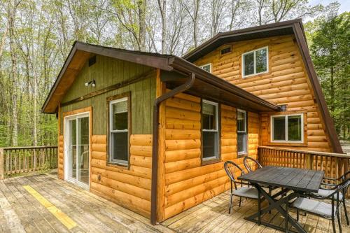 Woodsy Way Cabin - Tap to explore photos