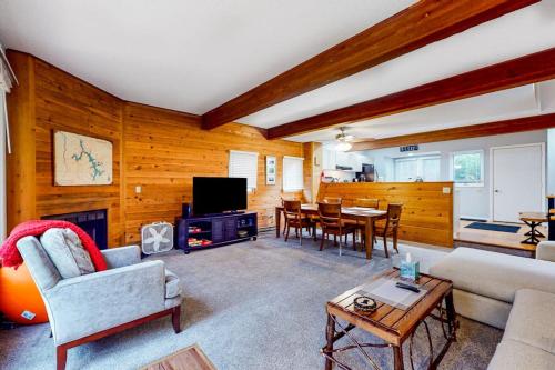 Hibernation Hideaway, McHenry