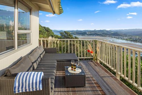 balkon/terras, Tideview Cottage - Incredible Views - Tairua in Tairua