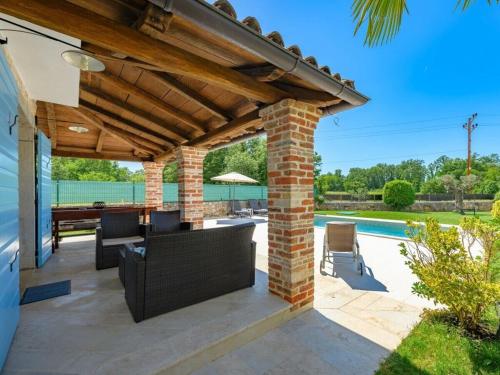 Villa in Vi njan with swimming pool – khách sạn tại Baldasi
