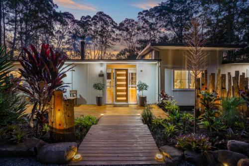 Mulberry House - Pet Friendly Hinterland Retreat with Pool near Bangalow – khách sạn tại Rosebank