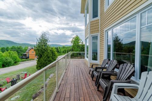 LEstran - 5BR3BA Spa View FP - Lower Unit in Petite-Riviere-Saint-Francois (QC)