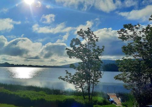 . Lakeside 3BR - Kayak, Spa, FP, Billiards, AC