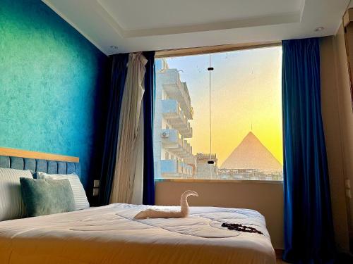 Luxurious Pyramids & Sphinx Hotel - image 6