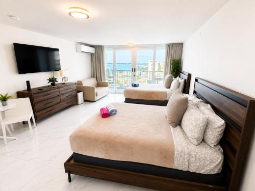 Elegant Beach Escape with Ocean Views Isla Verde – khách sạn tại Cangrejo Arriba