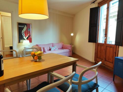 RL Spacious 2-Bed Apt on La Rambla. Wifi Central