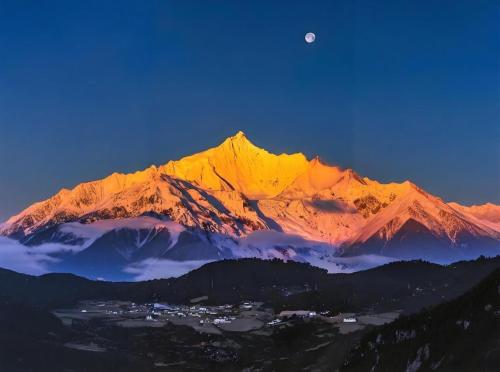 . Snowland Little Tusi — Tibetan Aesthetic B&B, Dukezong Ancient Town, Shangri-La