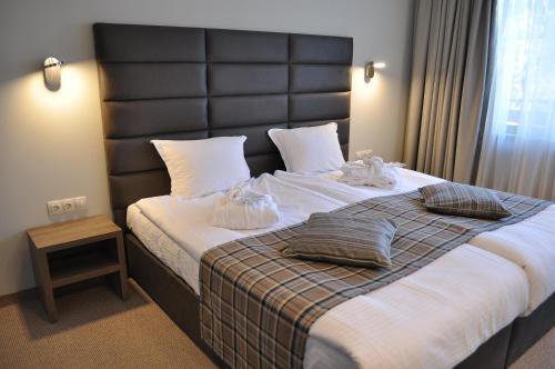 2 bedrooms, 3 beds