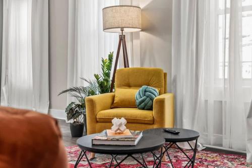 Colorful King Bed Apt Large Kitchen Game Room in West Conshohocken (PA)