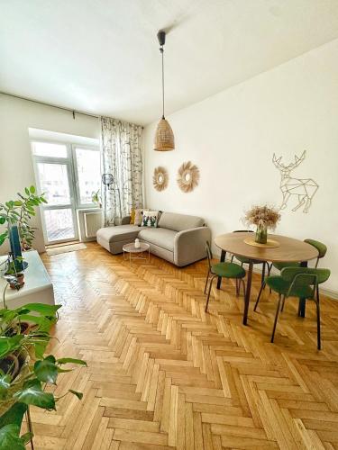 Bright and central suite with a balcony