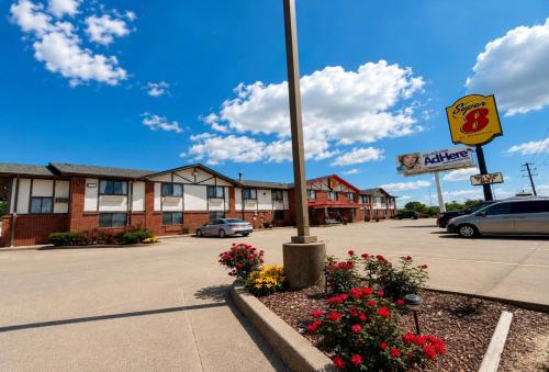 Udvendig, Super 8 by Wyndham Warrenton in Warrenton (MO)