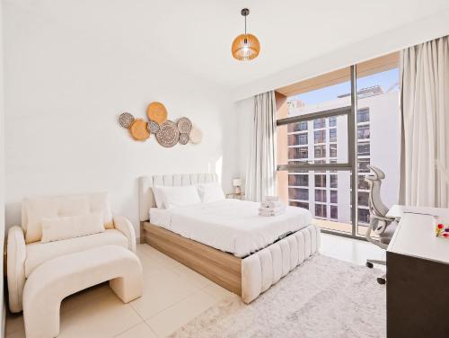 Modern 2BR Haven with Stunning Views in Al Quoz