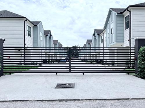 Greater Houston Heights 3 Beds, Garage in Houston
