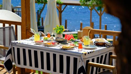 Ēdiens un dzērieni, Limonata Otel Assos in Büyükhusun
