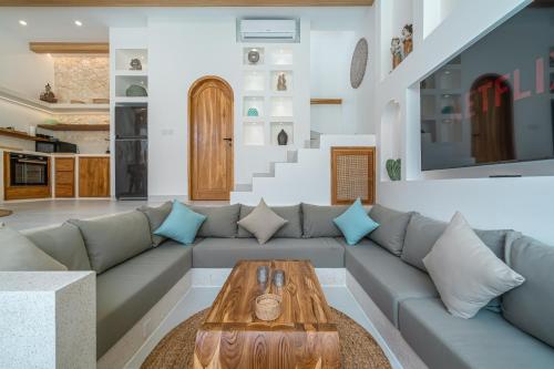 Kayana Villas - Modern 2BR Villas in Canggu Close to Beach & Cafés - image 2