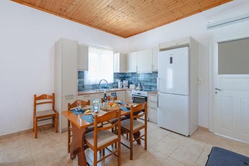 virtuve, To Pournari Beachside Garden House - Happy Rentals in Mpouka (Ilia)
