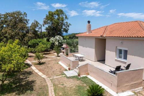Skats, To Pournari Beachside Garden House - Happy Rentals in Mpouka (Ilia)