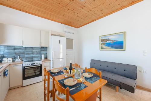 virtuve, To Pournari Beachside Garden House - Happy Rentals in Mpouka (Ilia)