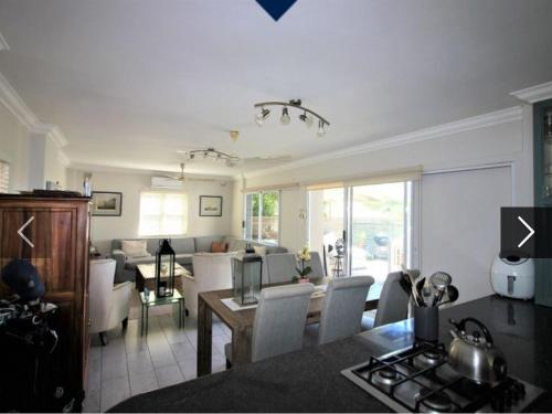 virtuve, Beautiful Lagoon House in Prince`s Grant Golf Estate