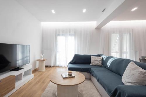 Sunlit Charm Modern 2BR Apartment with High-Speed WiFi - image 4