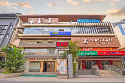 FabHotel Prime The Kartar Tower, Rani Kamalapati Railway Station – khách sạn tại Thị trấn Arera