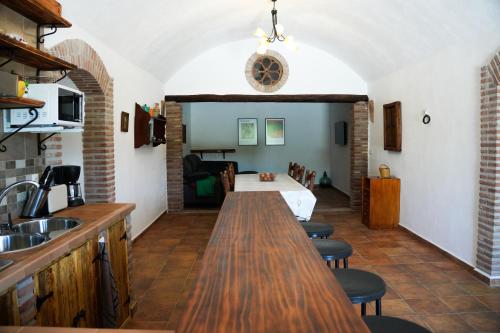 Cuevas Cortijo El Capellán (Cuevas Cortijo El Capellan) in Cortes Y Graena