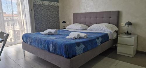 MADB&B, Неаполь