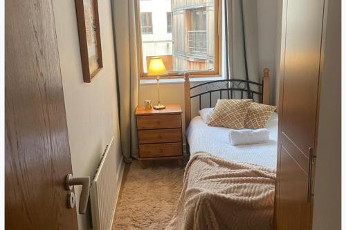 Dublin Centre 2-Bed Apt Sleeps 6 near Attractions - image 5