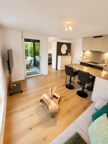 Swiss Paradise 5, studio with lake and Alpine views in Buochs