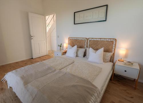Philia-Modern Living with Panoramic Sea View in Riglia