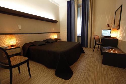 Double or Twin Room with Partial Sea View