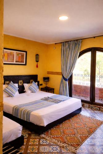 3 twin beds