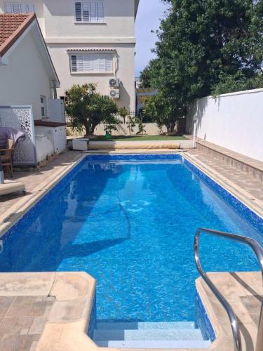 Empa Residence with private pool – khách sạn tại Emba