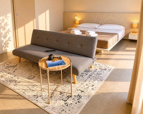 1 queen bed, 1 sofa bed