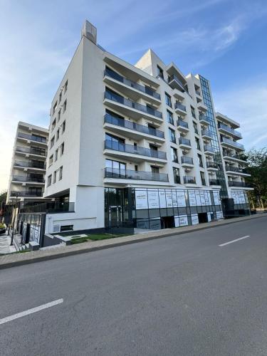 Luxury Studios Unique Residence opposite Palas with Parking – khách sạn tại Podu Ros