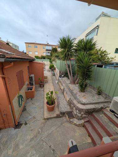 NEW Vega Studio rénovation, climatisé, parking & piscine Antibes Centre vue Fort Carré et Port