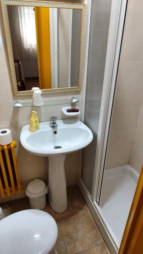 Hostal Restaurante Moderno in Cistierna