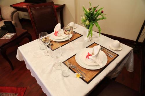 Dotări, Phasouk Vien Chantra Hotel in Patuxay / Victory Gate