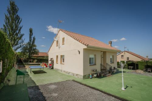 Exterior view, Disfrutar y relajarse el Robledal in Zarzuela del Monte