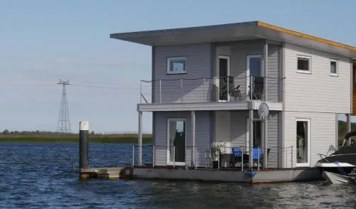 FLOATING HOUSES - "schwimmende Ferienhäuser" - Kröslin Haus 3 in Kröslin, Deutschland